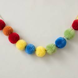 Cozy Pom-Pom Yarn Garland